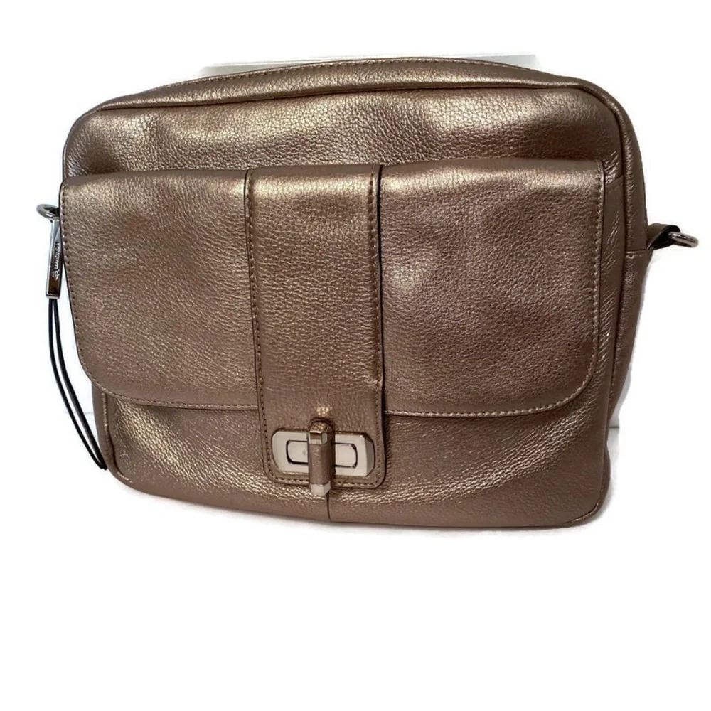 B. MAKOWSKY BAG SHOULDER CROSSBODY GOLD LEATHER ZIP TOP SILVER HARDWARE